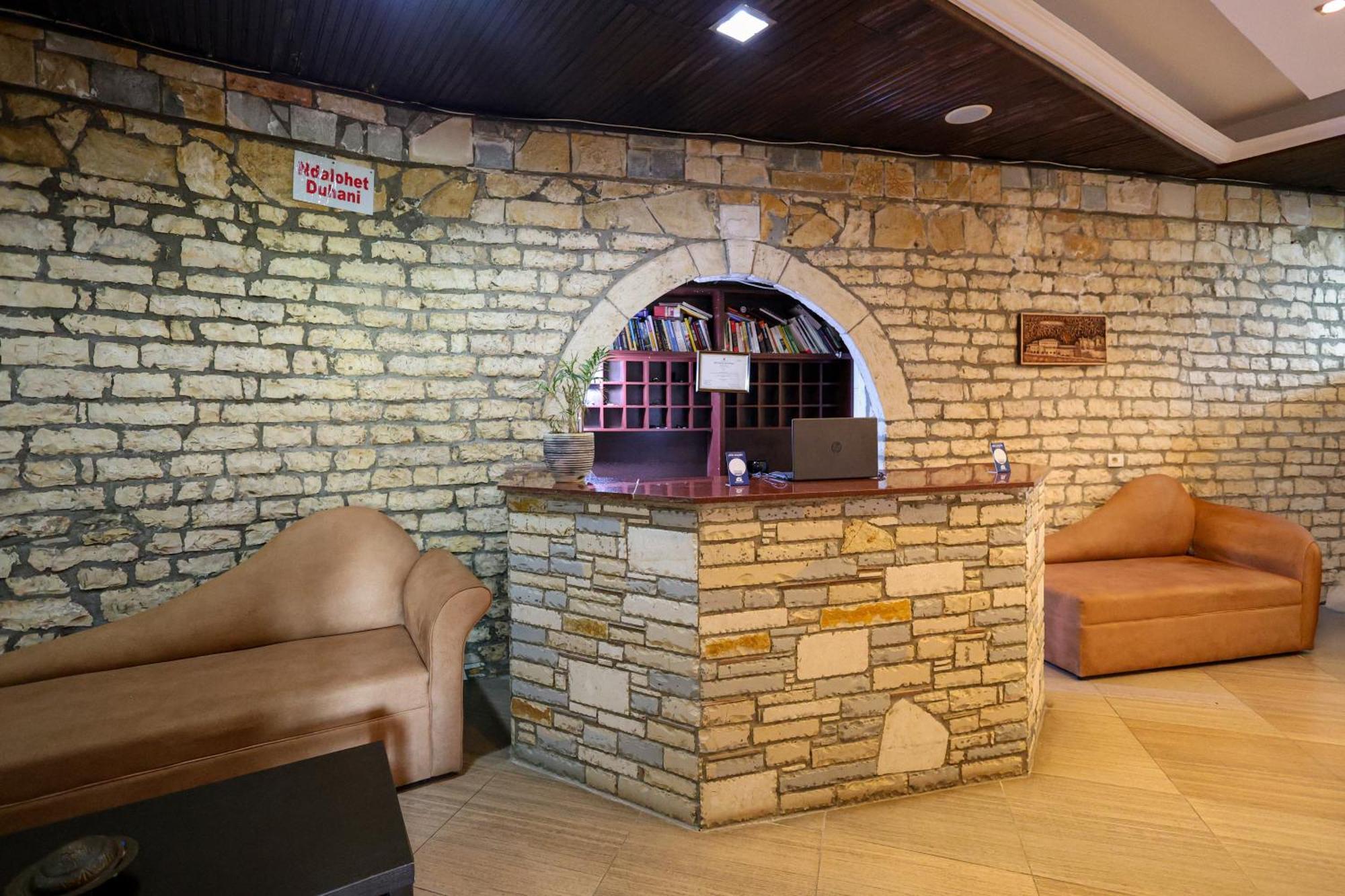 Ajka Hotell Berat