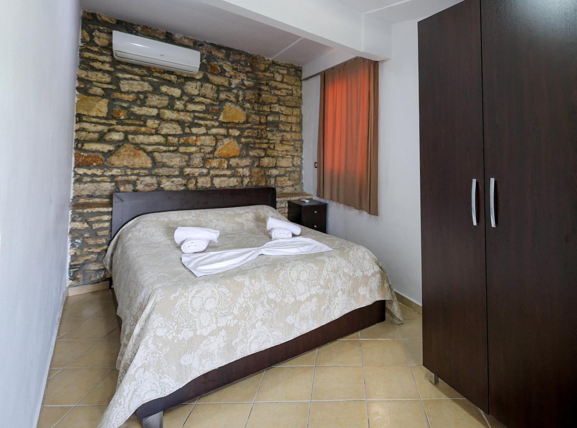 Ajka Hotell Berat