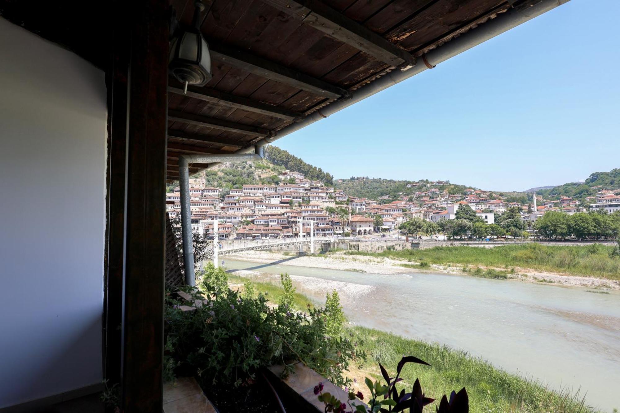Ajka Berat